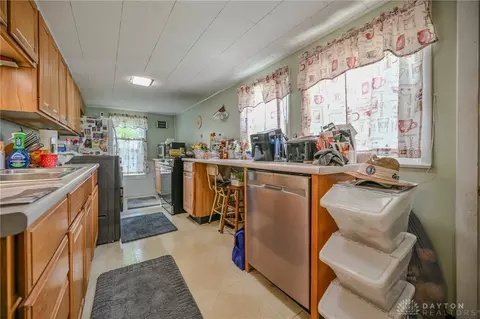 1302 N Yellow Springs St, Springfield, OH 45504 photo 3