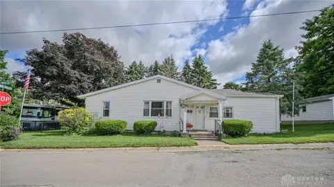 1302 N Yellow Springs St, Springfield, OH 45504 photo 2