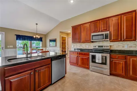 Kitchen - 3787 Lost Willow Dr, Mason, OH 45040 photo 4 of 4
