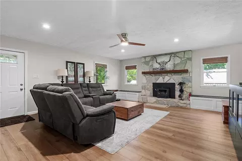 Living - 3833 Ruby Dr, Franklin, OH 45005 photo 2 of 3