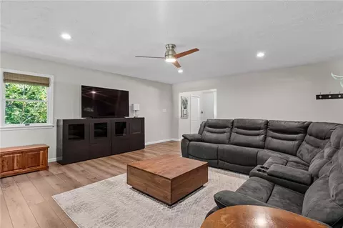 Living - 3833 Ruby Dr, Franklin, OH 45005 photo 3 of 3