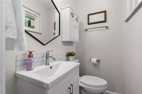 Bath - 3833 Ruby Dr, Franklin, OH 45005 photo 2 of 2