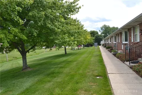 4430 E Ridgewood Rd, Springfield, OH 45503 photo 2