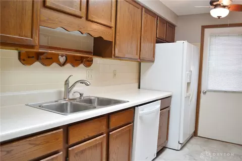4430 E Ridgewood Rd, Springfield, OH 45503 photo 9