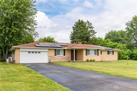 2676 Waynesville Jamestown Rd, Xenia, OH 45385