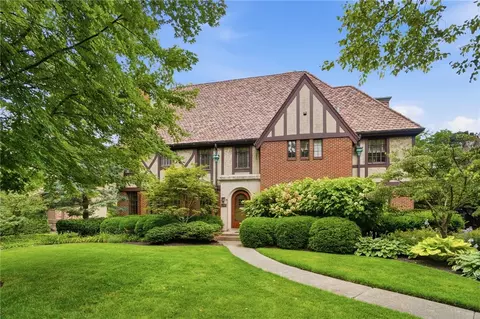 133 W Hadley Rd, Oakwood, OH 45419