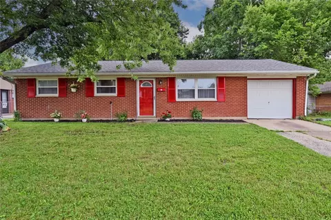 136 Bronwood St, New Lebanon, OH 45345