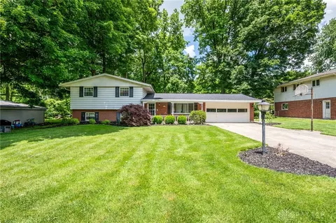 2718 Bahns Dr, Dayton, OH 45434