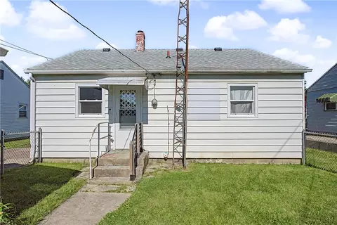 Exterior - 662 Reading Dr, Springfield, OH 45505 photo 8 of 10