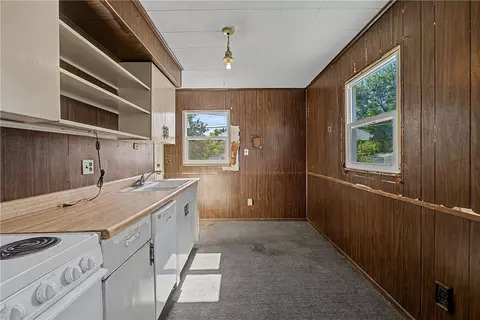 Kitchen - 662 Reading Dr, Springfield, OH 45505 photo 1 of 4