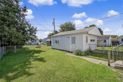 Exterior - 662 Reading Dr, Springfield, OH 45505 photo 9 of 10
