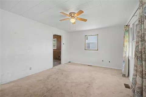 Living - 662 Reading Dr, Springfield, OH 45505 photo 1 of 4