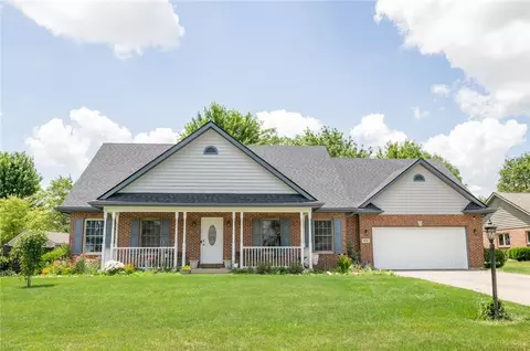 913 Golden Beech Dr, Brookville, OH 45309