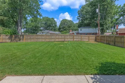 Exterior - 5001 Polen Dr, Kettering, OH 45440 photo 3 of 7