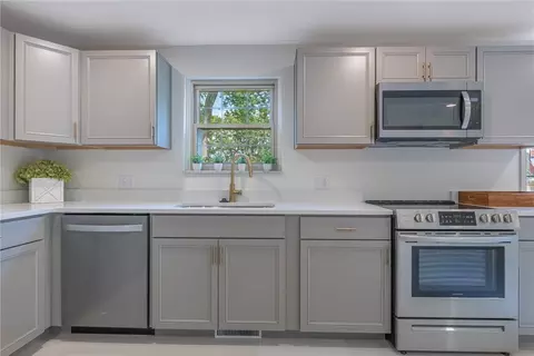 Kitchen - 5001 Polen Dr, Kettering, OH 45440 photo 5 of 7