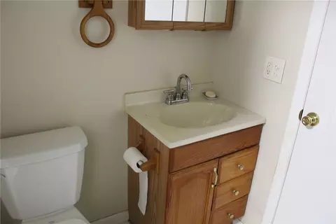 Bath - 3215 Nantucket St, Springfield, OH 45503 photo 2 of 2