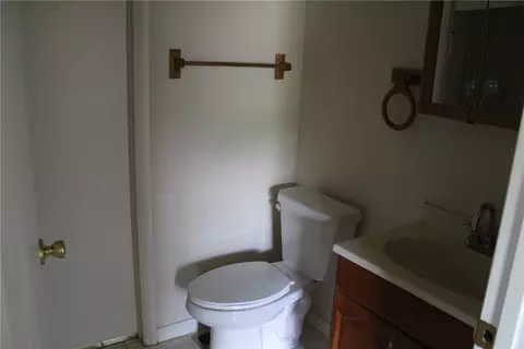 Bath - 3215 Nantucket St, Springfield, OH 45503 photo 1 of 2