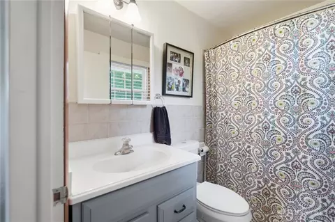 Bath - 1918 Devon Dr, Springfield, OH 45503 photo 1 of 6