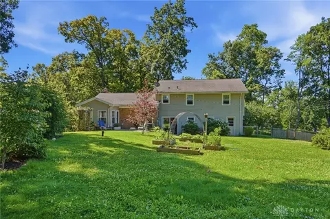 Exterior - 1918 Devon Dr, Springfield, OH 45503 photo 7 of 12