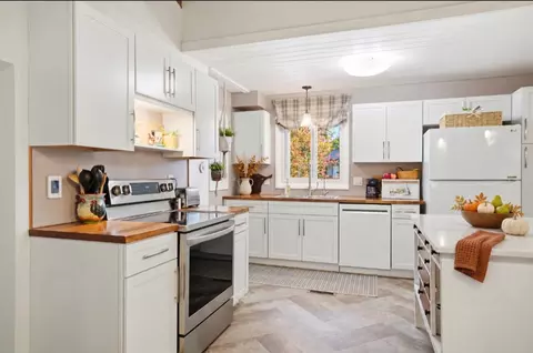 Kitchen - 1918 Devon Dr, Springfield, OH 45503 photo 1 of 5