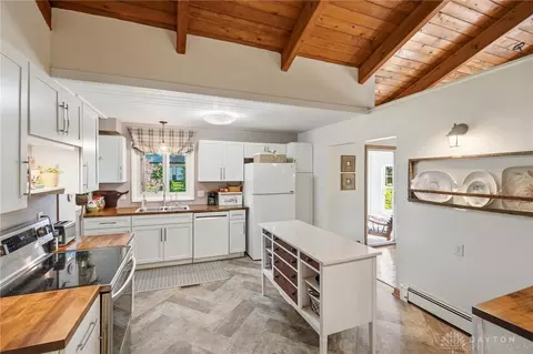 Kitchen - 1918 Devon Dr, Springfield, OH 45503 photo 1 of 5