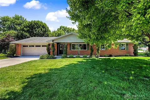 1178 Stonyridge Ave, Troy, OH 45373
