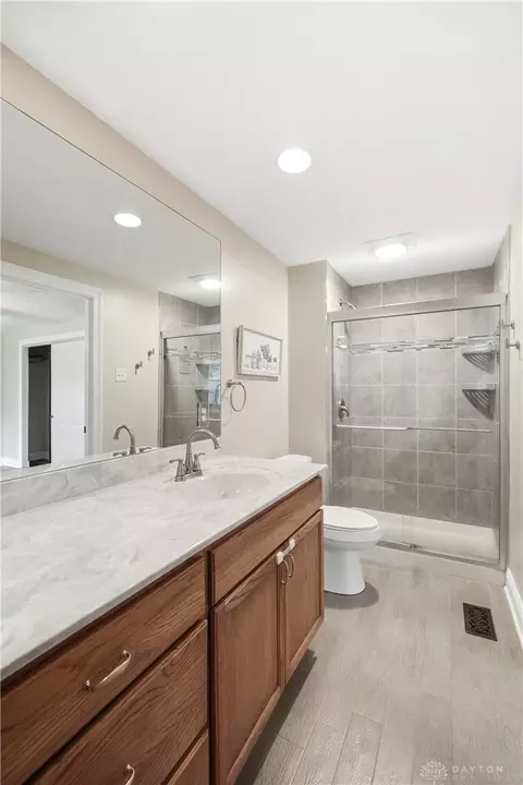 Bath - 2376 Portage Path, Bellbrook, OH 45305 photo 2 of 8