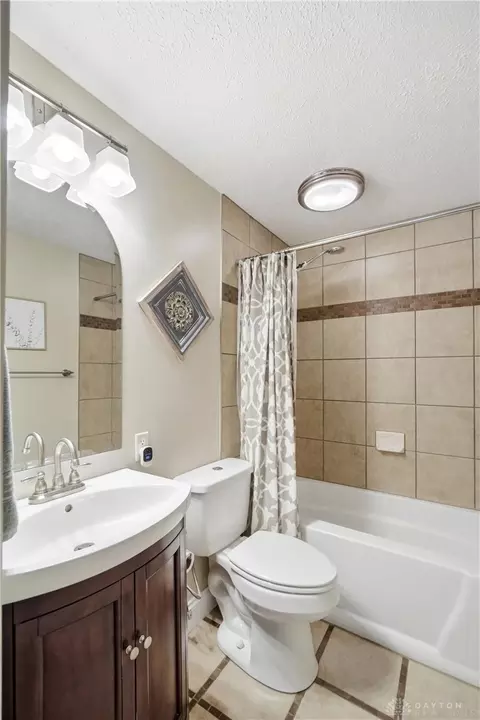 Bath - 2376 Portage Path, Bellbrook, OH 45305 photo 6 of 8