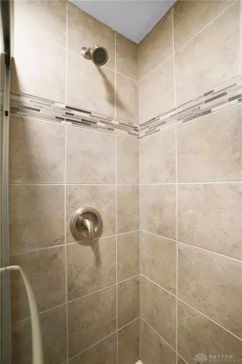 Bath - 2376 Portage Path, Bellbrook, OH 45305 photo 4 of 8