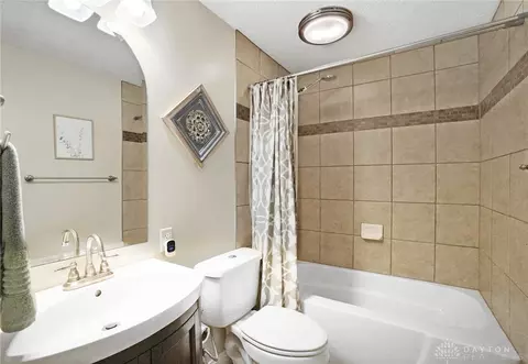 Bath - 2376 Portage Path, Bellbrook, OH 45305 photo 5 of 8
