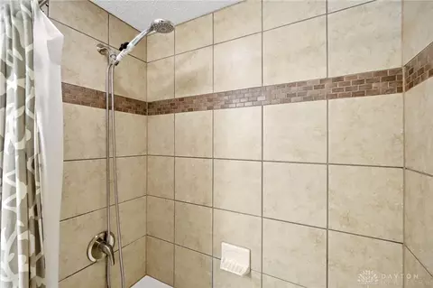 Bath - 2376 Portage Path, Bellbrook, OH 45305 photo 7 of 8