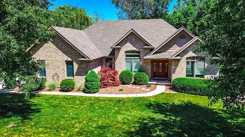 1271 Oakleaf Dr, Beavercreek, OH 45434