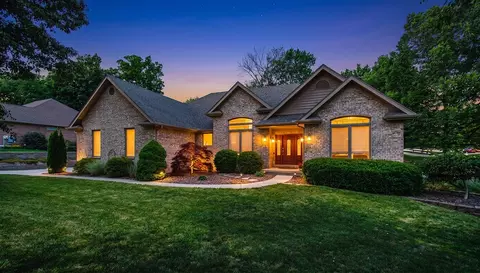 1271 Oakleaf Dr, Beavercreek, OH 45434