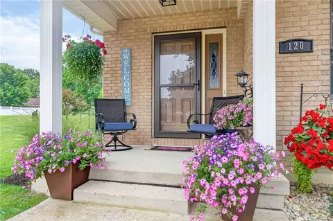 120 Village Green Dr, Sidney, OH 45365