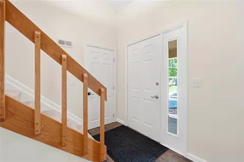 Entry Way - 1007 Foxshire Pl, Centerville, OH 45458 photo 2 of 6
