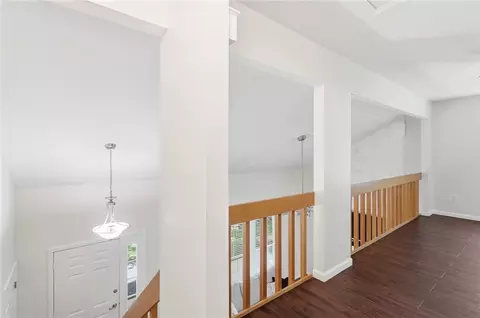 Entry Way - 1007 Foxshire Pl, Centerville, OH 45458 photo 5 of 6