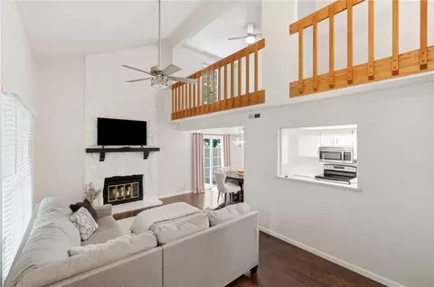 Living - 1007 Foxshire Pl, Centerville, OH 45458 photo 2 of 3