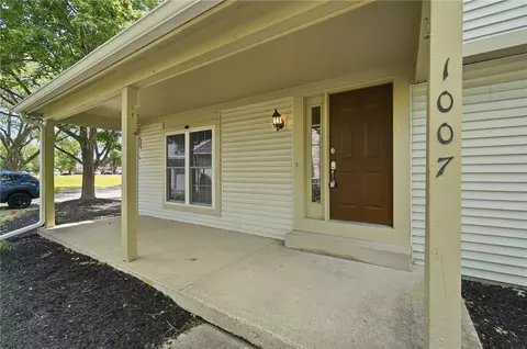 Exterior - 1007 Foxshire Pl, Centerville, OH 45458 photo 2 of 4