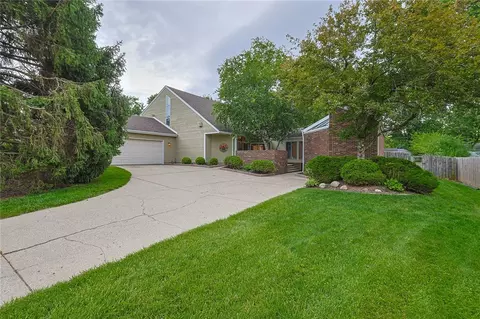 9040 S Normandy Ln, Washington Township, OH 45458