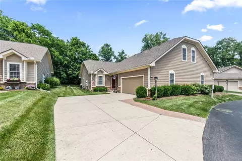 3378 Darbyshire Dr, Beavercreek, OH 45440