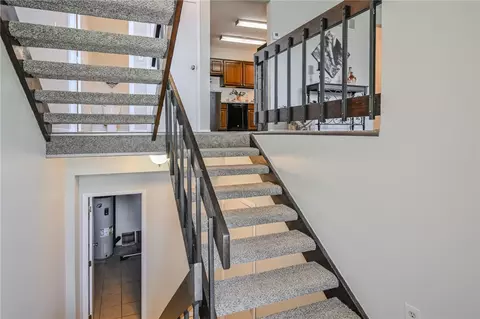 Entry Way - 2155 Olympic St, Springfield, OH 45503 photo 1 of 8