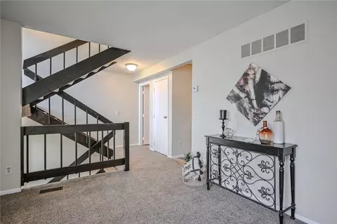 Entry Way - 2155 Olympic St, Springfield, OH 45503 photo 5 of 8