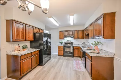 Kitchen - 2155 Olympic St, Springfield, OH 45503 photo 2 of 3