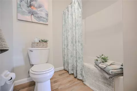 Bath - 2155 Olympic St, Springfield, OH 45503 photo 2 of 4