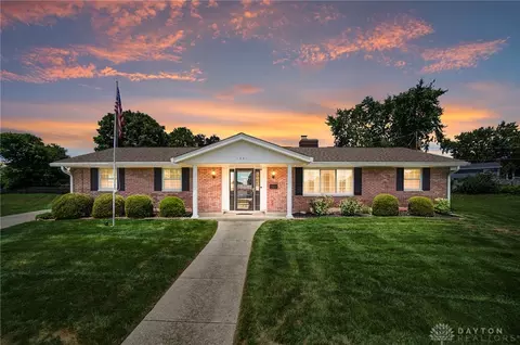 1331 Walnut Bend Ct, Fairborn, OH 45324