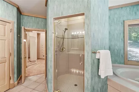 Bath - 2892 River End Ct, Sugarcreek Township, OH 45370 photo 4 of 11