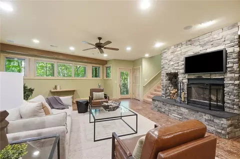 Living - 2892 River End Ct, Sugarcreek Township, OH 45370 photo 5 of 6