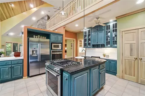Kitchen - 2892 River End Ct, Sugarcreek Township, OH 45370 photo 5 of 7