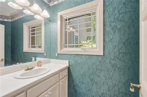 Bath - 2892 River End Ct, Sugarcreek Township, OH 45370 photo 6 of 11