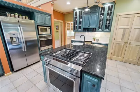 Kitchen - 2892 River End Ct, Sugarcreek Township, OH 45370 photo 6 of 7